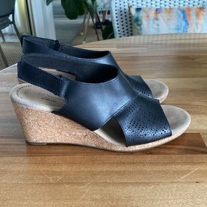 CLARKS Ultimate Comfort Lafley Rosen Black sandal wedges Adjustable strap
